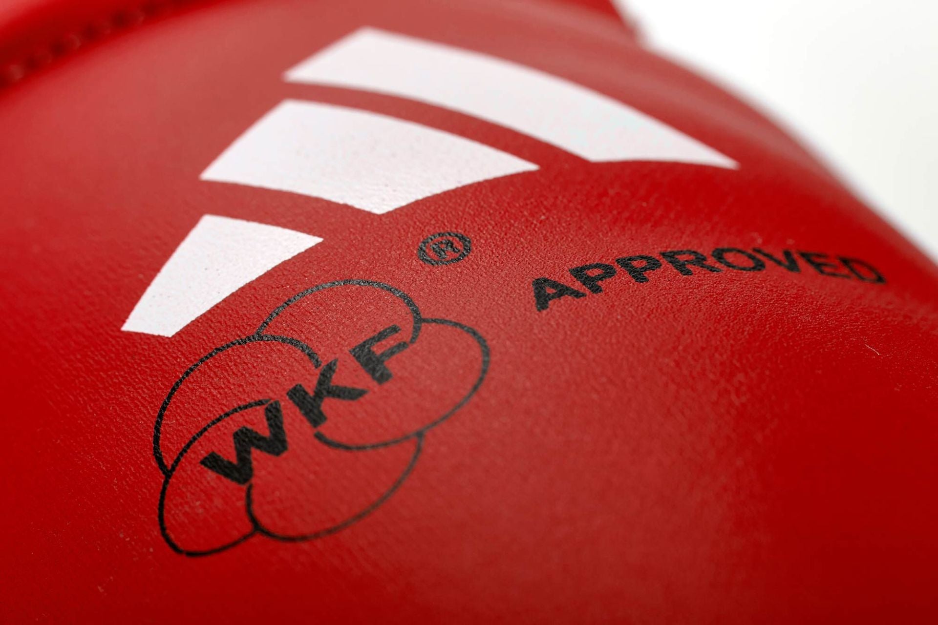 Adidas Fußristschützer, WKF-zugelassen, rot