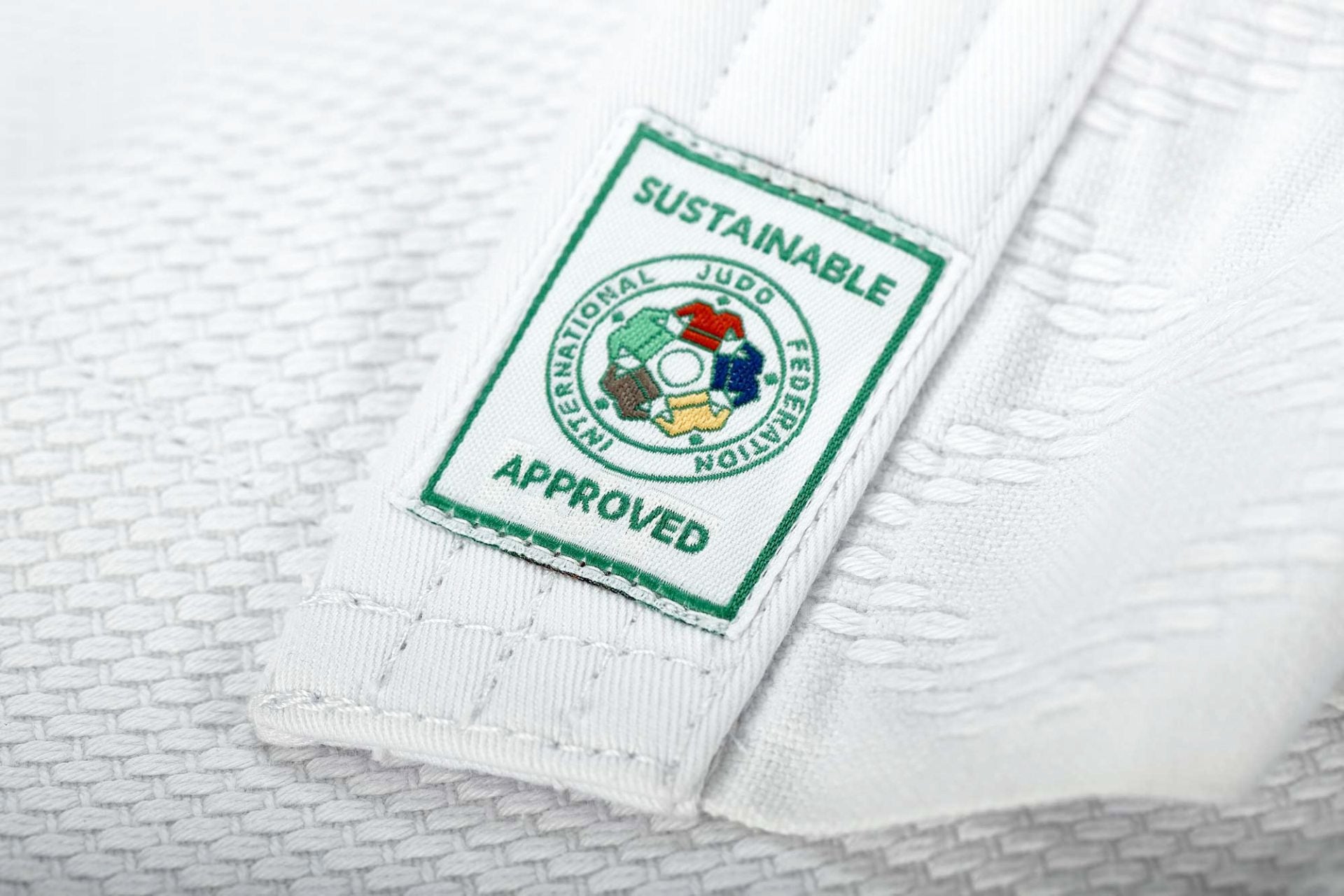 Adidas JU Kimono Champion III IJF Regular Fit 750 g mit Logo, weiß