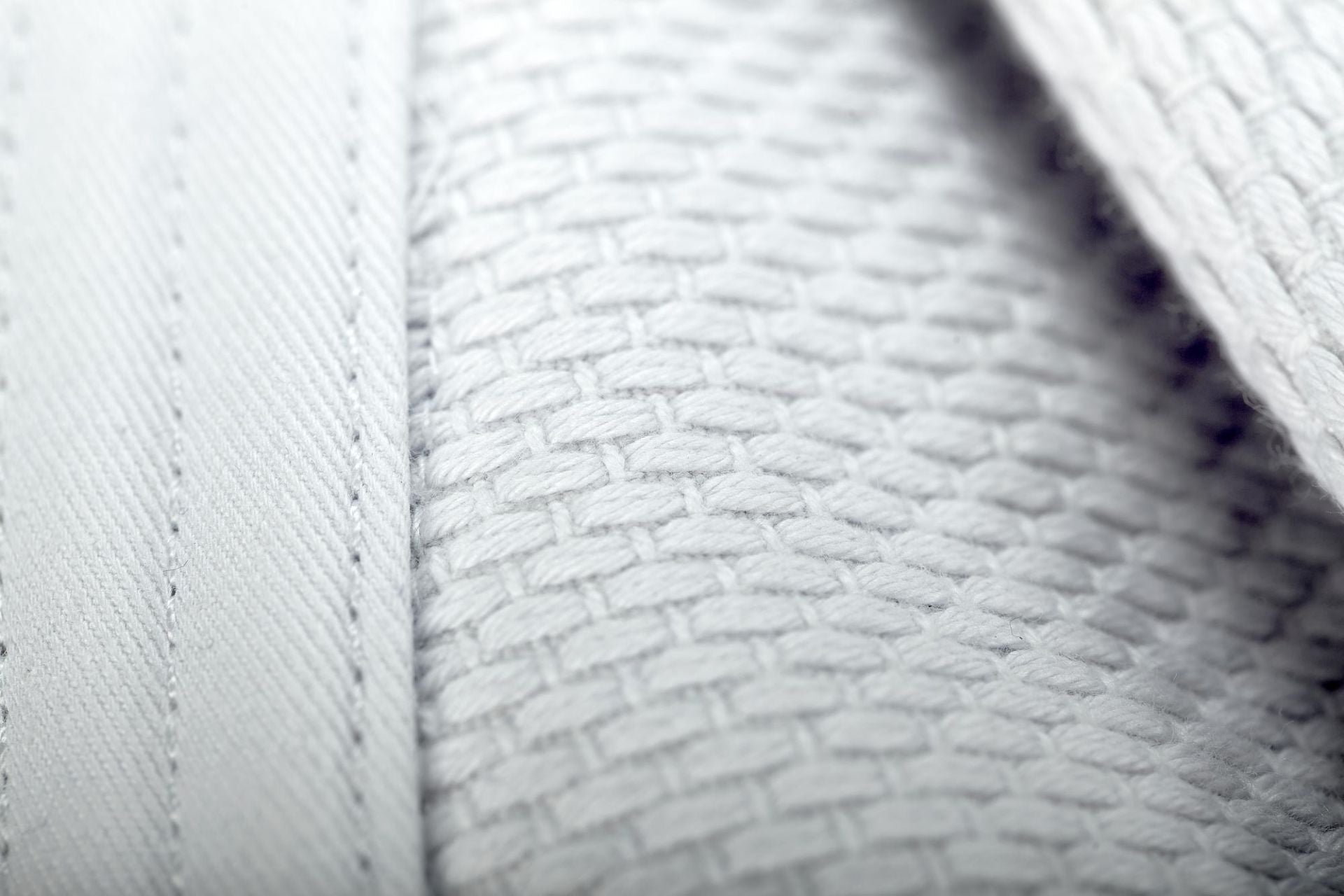 Adidas JU Kimono Champion III IJF Regular Fit 750 g mit Logo, weiß