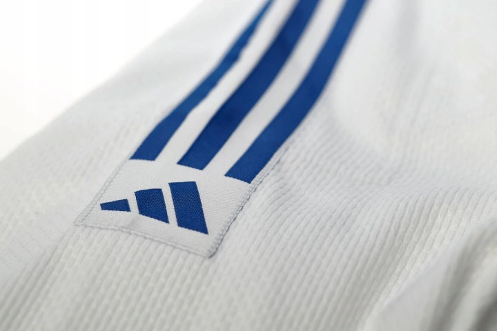 Adidas JU Kimono mit blauen Streifen Club 350 g, weiß