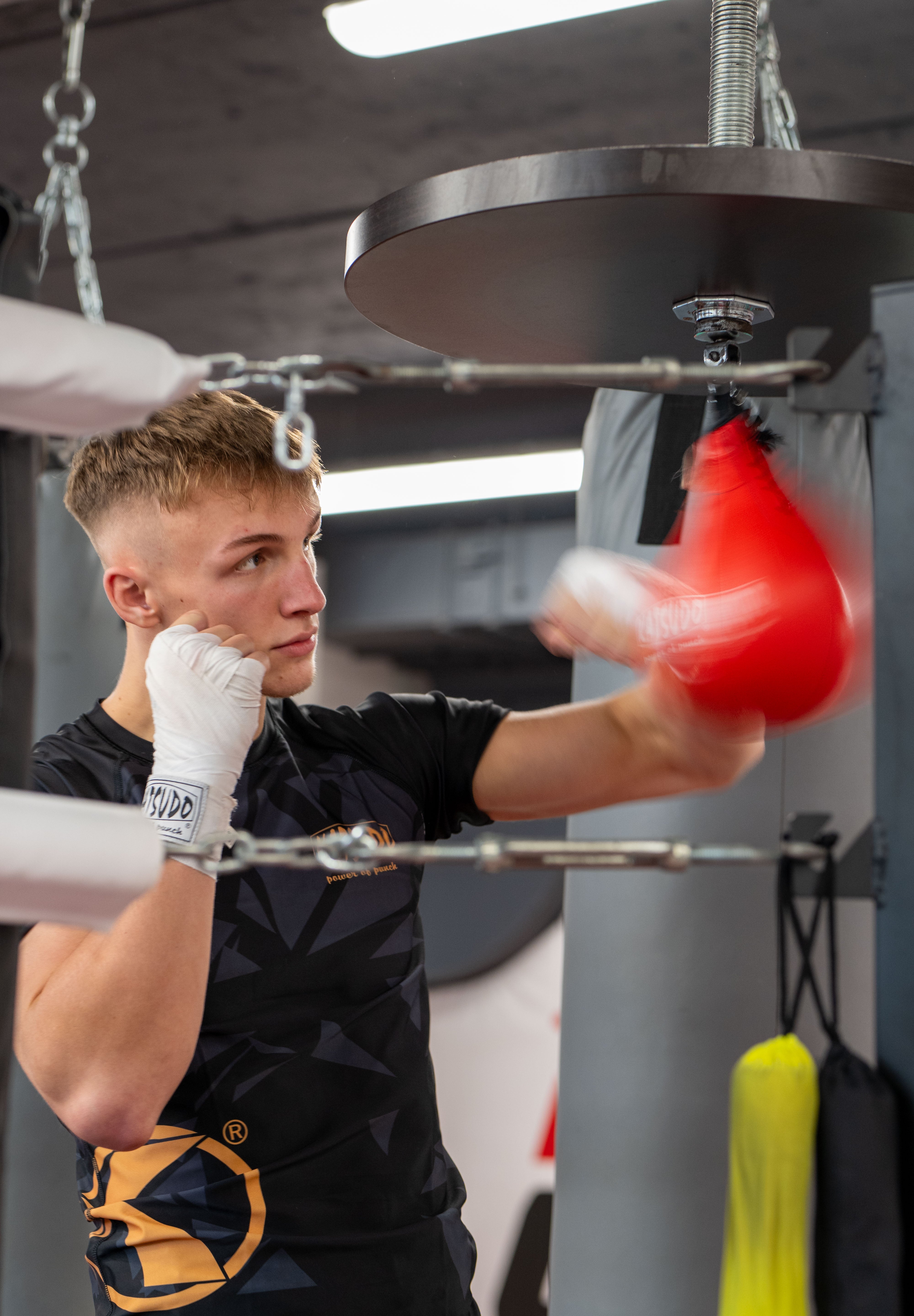 Katsudo rash guard s krátkym rukávom Virago, čierno-zlatý