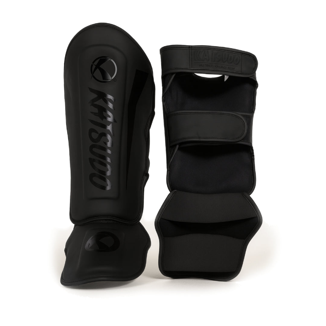 Katsudo leichte Schienbein- und Spannschoner aus Kunstleder